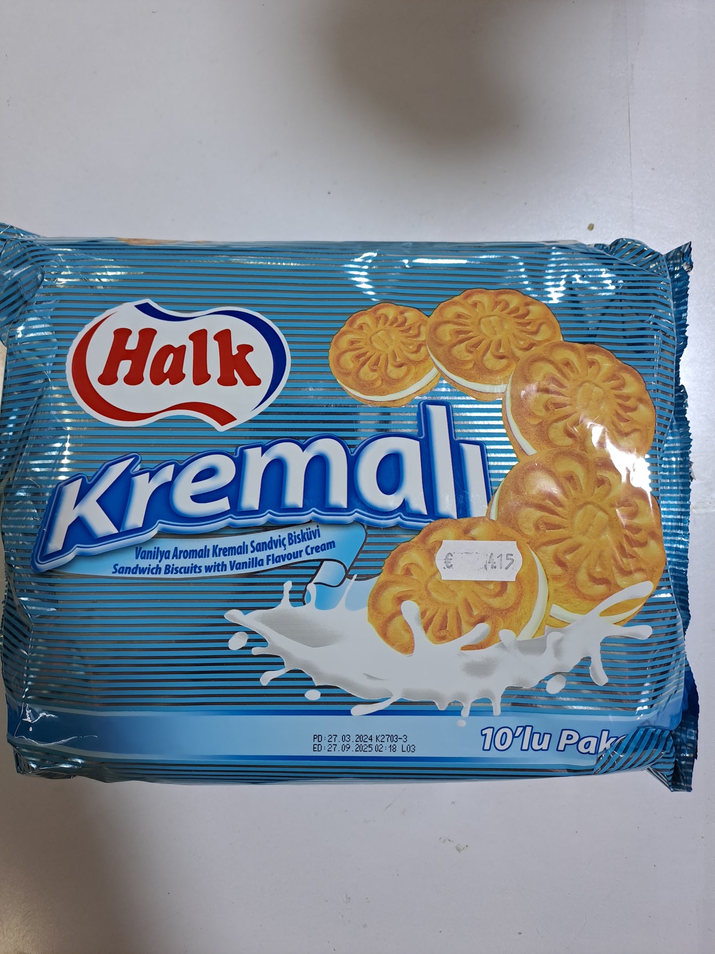 Halk Kremali Sandwich Biscuits with Vanilla Flavour Cream